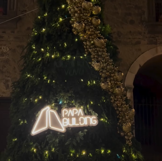 natale a casertavecchia con papa building