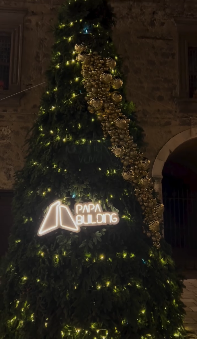 natale a casertavecchia con papa building